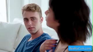 เห็นที่วัยรุ่นผมสีน้ำตาลดูดไอ้จ้อนใหญ่แล้วเธอหน้าตัวเมีย fingered ลึก