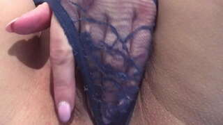 เธอต้องการจิ๋มที่มีไอ้จ้อนอยู่ข้างใน ใกล้ชิดขึ้น