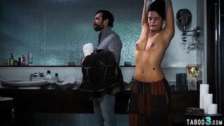 Busty วัยรุ่นกันเปื้อนโดยหื่ lendlord การแลกเปลี่ยนเป็นอิสระห้อง