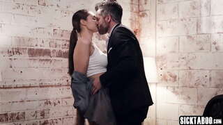 เซ็กซี่ MILF เบลล่า Rolland ได้แย่อย่างหนักและลึกและเธอชอบมันมาก