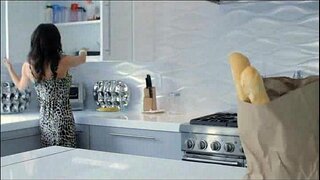 PureMature มาร์ตินี่เปิดอยู่กับ Milf เวโรนิก้า Avluv