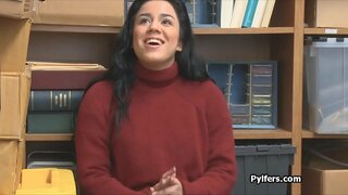 Curvy ลาติน่าหัวขโมยจับได้และแย่งโดยเหมือนป้องกัน