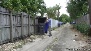 Alyssa ลินน์ไอ้ลูกชายของเธอเป็นเพื่อนของออกไปเที่ยว