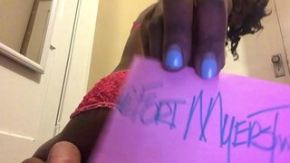 เพียงน้อนหนายิงไม่เข้าหรอกที่รักแสดงให้เห็นว่าเธอจะตบมือเธอฝึกเต้นเหมือนกัน!