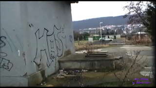 ผู้หญิงที่เป็นมากเหมือและเธอต้องการแม่งตรงไปยังถนน